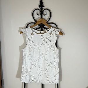 White Juniors Medium lace lined top with cap/ruffle sleeve